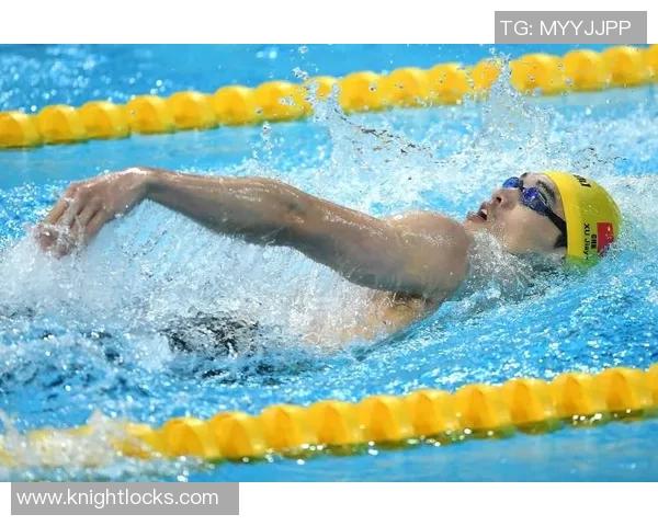 提高仰泳速度与稳定性的方法与技巧解析，掌握核心动作提升游泳表现